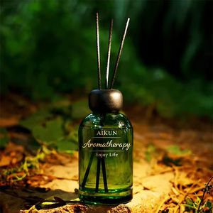 Aikun Vente en gros de diffuseurs de parfum d'ambiance en verre personnalisés de 200 ml, sans BPA, sans alcool, longue durée, diffuseur de parfum de luxe - Product Image 1