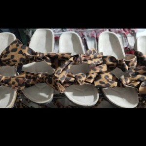 Sandalias de Playa Planas de PU con Suela de PVC, Diseño Moderno, Venta al Por Mayor, Antideslizantes, Transpirables y Abiertas, Tendencia de Moda de Verano - Product Image 5