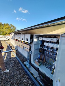 Système d'énergie hybride <span class=keywords><strong>SolaX</strong></span> pour maison hors réseau avec TV et éclairage pour la mise en place d'appareils électroménagers tels que climatiseur et réfrigérateur - Product Image 4