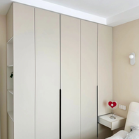 Armoire en MDF avec poignées, style minimaliste, beige, appartement, gris nordique, chêne clair, marron, Art déco