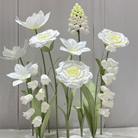 Arrangement floral artisanal L224 de couleur blanche, fleurs géantes en papier d'anémone et de pissenlit pour la décoration de mariage, de fête ou de vitrine