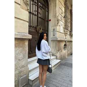 Sweat-shirt et sweat à capuche gris brodé pour femme - Product Image 1