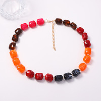 Collier ras du cou multicouche en résine épaisse avec perles, perles baril irrégulières arc-en-ciel, colliers statement bohèmes, bijoux de mode pour femmes