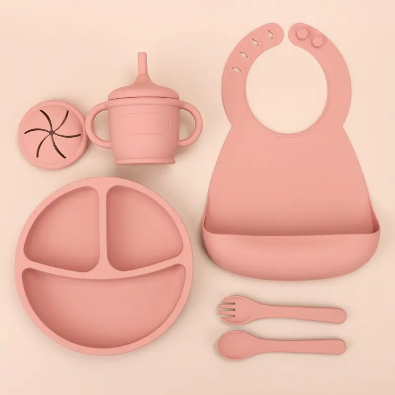 사용자 정의 디자인 아기 선물 세트 식품 학년 실리콘 아기 신생아 흡입 접시 스낵 컵 스푼 포크 수유 키트 그릇 및 접시 세트