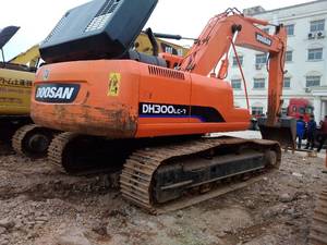 รถขุดไฮดรอลิกตีนตะขาบ Doosan DH300LC-7 มือสอง ขนาด 30 ตัน รุ่นปี 2019 พร้อมเครื่องยนต์และปั๊มไฮดรอลิกสำหรับขาย - Product Image 3
