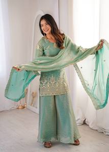 Ensemble prêt-à-porter pour femme, entièrement cousu, style ethnique, avec broderie et travail de sequins, comprenant un haut à bordure en dentelle, un pantalon palazzo et un dupatta. - Product Image 6