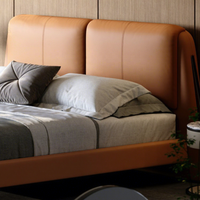 Cadre de lit en cuir de luxe moderne, lit capitonné minimaliste italien taille King pour projets hôteliers et mobilier de chambre haut de gamme