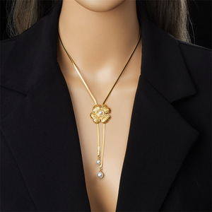 Floral Bow Pearl Pendant Necklace Gold Chain Clavicle Chain Everyday Wear - Product Image 3