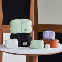 Mini sac de pochette de maquillage personnalisé mignon pour femmes petit nuage sac de rangement de cosmétiques haut de gamme gonflé matelassé moelleux