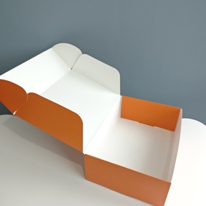 Caja para Pastel Naranja Grande con Logotipo Personalizado de Seguridad Alimentaria, con Ventana Transparente de PVC en la Parte Superior - Product Image 6