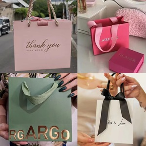 ของขวัญหรูหราบูติกที่กําหนดเองการพิมพ์โลโก้ริบบิ้นจับเครื่องประดับสีขาวบรรจุภัณฑ์ช้อปปิ้งขนาดเล็กเสื้อผ้าถุง<span class=keywords><strong>กระดาษ</strong></span> - Product Image 2