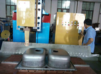 Nouvelle machine de soudage automatique à rouleaux pour éviers, haute efficacité, soudeuse de joint automatique pour bassins en acier inoxydable, contrôle PLC, personnalisable