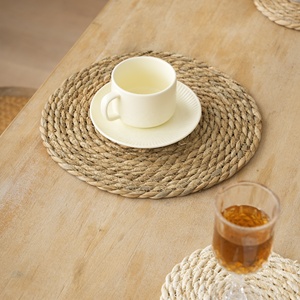 Vente en gros <span class=keywords><strong>de</strong></span> napperons <span class=keywords><strong>de</strong></span> <span class=keywords><strong>table</strong></span> ronds en <span class=keywords><strong>paille</strong></span> <span class=keywords><strong>de</strong></span> maïs tissés à la main, ensembles <span class=keywords><strong>de</strong></span> tapis <span class=keywords><strong>de</strong></span> <span class=keywords><strong>table</strong></span> antidérapants - Product Image 2