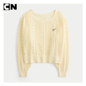 Pull en coton et polyester à motif ajouré, tricoté en câble, jaune, crocheté, avec logo personnalisé, certifié GRS, fabriqué par un fabricant de pulls - Product Image 2