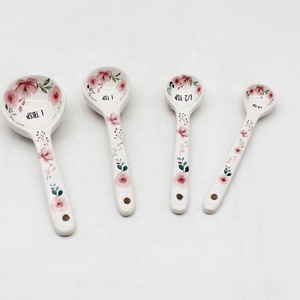 Hoa Mô Hình Nhà Bếp Gốm Đo Đặt Thiết Kế Ấm Áp Màu Trắng Đo <span class=keywords><strong>Cup</strong></span> Với Mô Hình Decal Bốn Phù Hợp Đo Thìa - Product Image 6