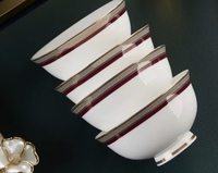 Service de table Hongyun Datou 50 pièces en porcelaine fine, bordure dorée de luxe, motif bordeaux, vaisselle ronde, ovale et irrégulière pour la maison