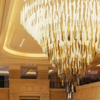 Lustre en cristal de verre de Murano de style européen moderne, grand, moyen, avec télécommande, ovale soufflé, pour hall d'hôtel, escalier