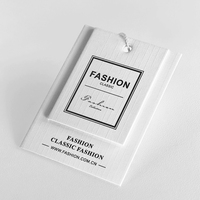 Étiquettes de prix en papier personnalisées avec texture de tissu en relief et en creux, avec cordon, étiquettes volantes pour vêtements et accessoires