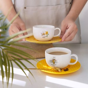 Ensemble tasse à café et soucoupe en céramique de style pastoral russe - Floral Bee, 2 tasses à thé, 2 tasses, 2 soucoupes - Product Image 2
