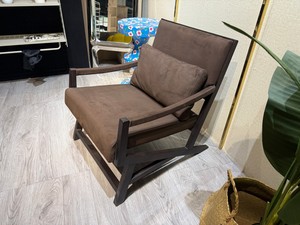 Prêt à être expédié, fauteuil de salon/hôtel en bois massif de haute qualité, design italien moderne, revêtement en nubuck marron, fauteuil de détente. - Product Image 4