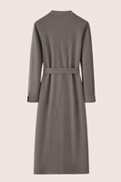 Robe en laine à col en V personnalisée et élégante pour femmes silhouette droite et mince robe longue en cachemire tricotée à motif solide pour l'automne
