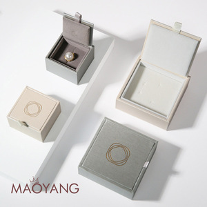 Scatola Regalo per Gioielli in Velluto Quadrata Moderna con Logo Personalizzato Maoyang per Anelli, Orecchini, Ciondoli e Collane - Product Image 2