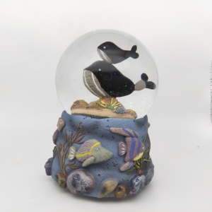 Su misura grandi globi d'acqua in resina e vetro stile cartone animato globi di neve per la decorazione della casa musica/personaggi souvenir a tema - Product Image 1