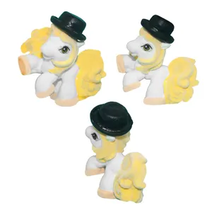 Mimi Figuur Fuzzy Paardenspeelgoed Met Hoed, Plastic Paardencollectie Fabriek Odm Kinderen Speelgoed