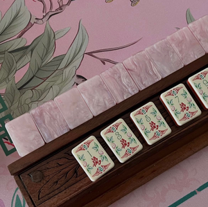 Set di Mahjong di Lusso Moderno Pieghevole Portatile in Conchiglia Rosa - Design Retrò in Acrilico <span class=keywords><strong>per</strong></span> Intrattenimento Familiare - Product Image 6