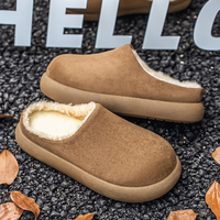 Sandales plates d'hiver confortables en faux daim avec logo personnalisé pour femmes, grandes tailles, doublure polaire, antidérapantes, pour intérieur et extérieur, mules sabots à enfiler, pantoufles de maison