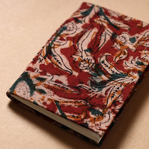 Carnet de voyage compact avec couverture en tissu Kalamkari rouge fait main et papier fait main (5 x 3 pouces) - Product Image 4