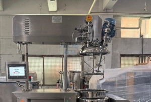 Hydraulic Lifting High Shear Vacuum Defoaming Emulsifier Agitator Motor for Cream Lotion Sunscreen SUS316L Material 50L Capacity - Product Image 2