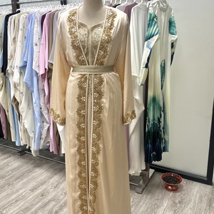 طقم عباية من قطعتين مطرزة فاخرة مستوحاة من دبي من إكسسوارات تقليدية - Product Image 6