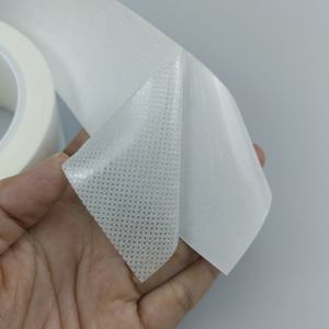 شريط طبي أبيض اللون لا يستخدم على الوجهين في الستارة الجراحية - Product Image 3
