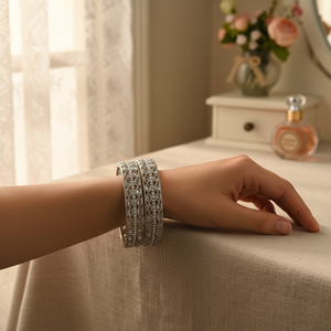 ชุดเครื่องประดับอย่างดีชุบเงินพร้อมหินคริสตัลและกำไลไข่มุก - Product Image 3