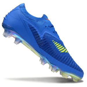 Chaussures de football à crampons moulés pour terrains