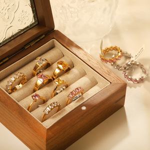 Anillos de Zirconia Cuadrados de Acero Inoxidable con Baño de Oro de 18K para Mujer, Joyería de Moda para Bodas, Diseño Personalizado 2024, Venta al Por Mayor, Varios Tamaños - Product Image 3