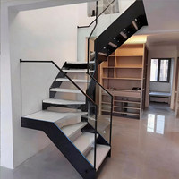 Escalier sur mesure en acier, bois et verre, avec poutres droites, poutres angulaires, profil en U, double poutre, pour loft intérieur, duplex, maison et appartement