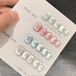 Vente en gros d'ongles press-on faits à la main pour femmes, courts, carrés, argentés, réutilisables, effet œil de chat scintillant, pour l'été - Product Image 1