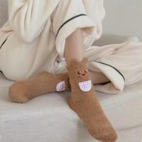 Chaussettes douillettes et moelleuses pour femmes, avec motif de personnage mignon et accent poche, douces et chaudes pour l'hiver, à porter à la maison, ensemble de chaussettes multicolores tendance