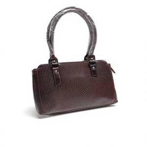 Bolso de hombro de cuero Premium para mujer, bolso de mano cómodo de Material Premium suave para viajes de oficina y uso diario de la India - Product Image 1