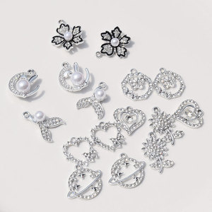 Pendentif en alliage de zinc incrusté de strass de formes variées pour la fabrication de boucles d'oreilles, composants de bijoux avec pierre principale en perle - Product Image 1