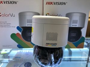 Caméra IP PTZ extérieure Hikvision DS-2DE3A400BW-<span class=keywords><strong>DE</strong></span>(T5) 4MP, zoom 4X, essuie-glace intégré, vision nocturne IR, détection intelligente, IP66, H.265+ WDR - Product Image 1