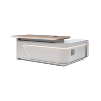 Bureau de direction avec éclairage LED ambiant, design moderne, plateau en bois, base de cabinet épaisse, table de travail pour PDG, bureau de direction