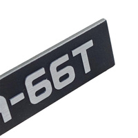Plaque signalétique personnalisée en aluminium avec logo et effet noir brossé