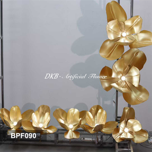 DKB Venta al por Mayor de Telones de Fondo para Bodas y Eventos, Decoración de Exteriores, Decoración de Ventanas, Luces LED, Flores Gigantes Artificiales de Eva Doradas - Product Image 3