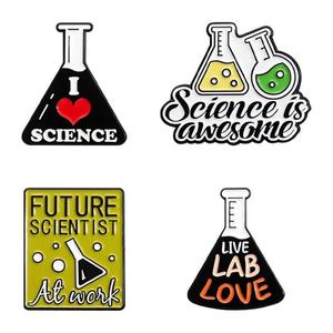 Broche en alliage <span class=keywords><strong>de</strong></span> molécule chimique <span class=keywords><strong>de</strong></span> dessin animé Fun Science Lab Beaker Metal Craft Pin pour tenue polyvalente Angel Cross Fashion - Product Image 5