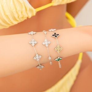 สร้อยคอจี้รูปใบโคลเวอร์สี่แฉกสแตนเลสสตีลประดับเพชรคิวบิกเซอร์โคเนียแบบฝังขอบ สำหรับเป็นของขวัญ เครื่องประดับแฟชั่น - Product Image 3