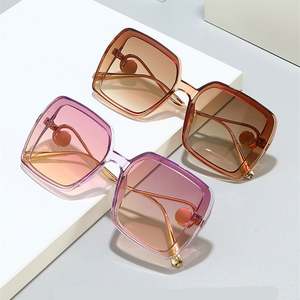 Gafas de Sol Cuadradas Extra Grandes con Logotipo Personalizado, Montura Grande con Patas de Perla de Aleación, Lentes Degradadas con Protección UV400, Moda 2025 - Product Image 4