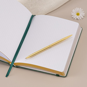 Set de Diario Botánico LABON, Cuaderno de Cuero PU con Cubierta con Relieve de Flores y Hojas, Diario con Estética Inspirada en la Naturaleza - Product Image 2